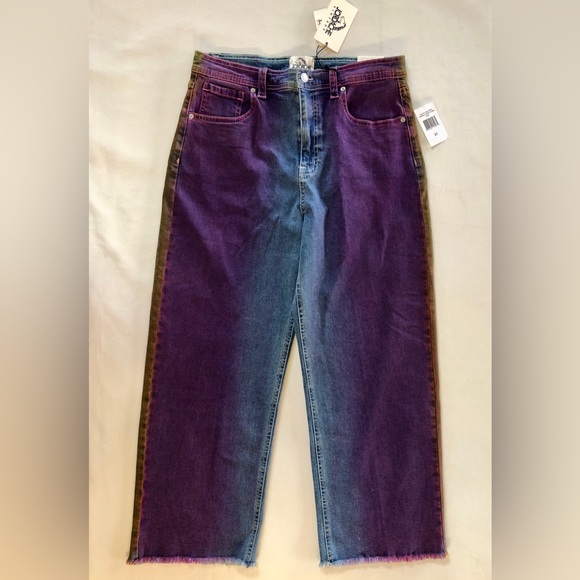 Jordache Farrah Crop Flare Ombré Jeans (31) - Picture 3 of 16